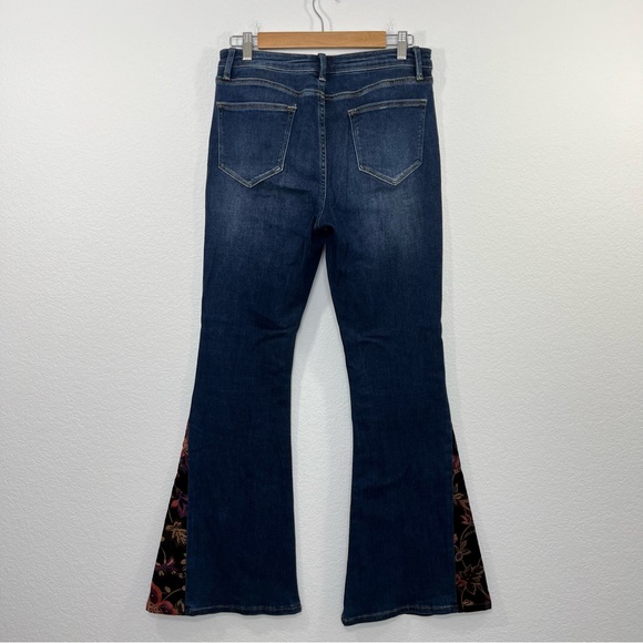 Driftwood Women's Farrah Flora Embroidered Flare Jeans dark Wash size 30 - Picture 3 of 12